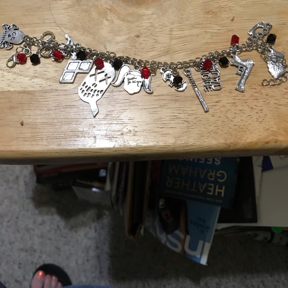 Harley Quinn charm bracelet - Picture 4 of 4